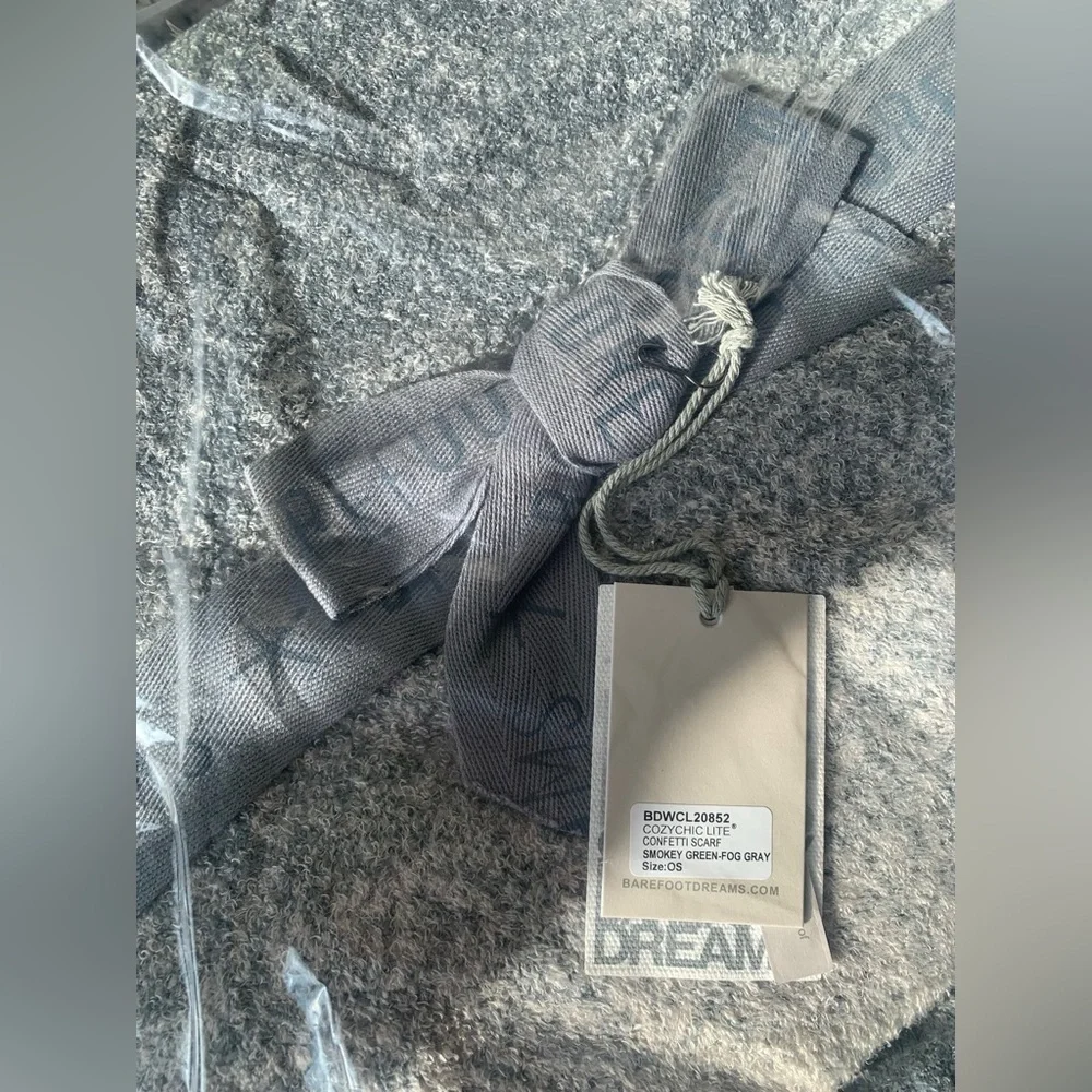 NWT Barefoot Dreams CozyChic Lite Confetti Scarf, Smokey Green & Fog Gray; OS